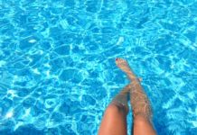 Solárna plachta pre bazén: čo dokáže a koľko peňazí vám ušetrí?